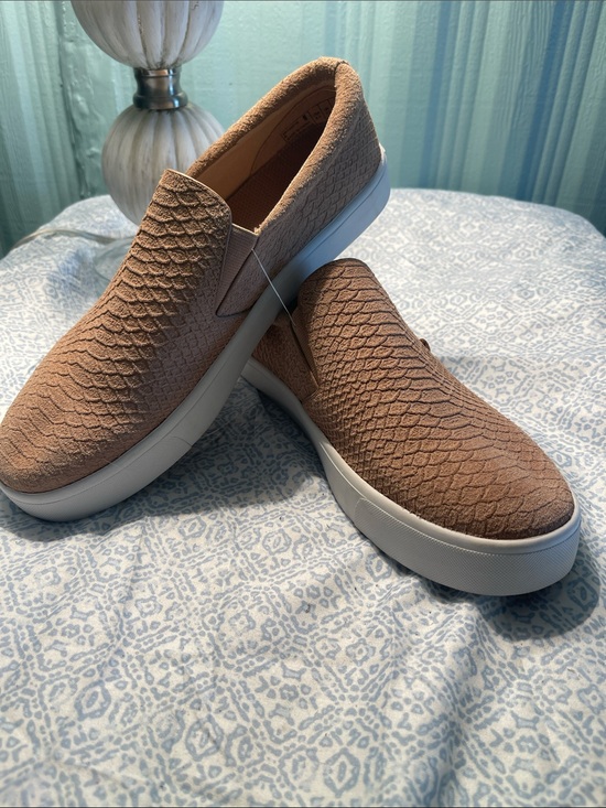Revitalign Shoes - REVITALIGN Boardwalk Taupe Slip-On Knit Loafers NWOT NEW Size 9.5